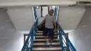 Seorang official Persib mempersiapkan diri jelang latihan di Mess Persib Bandung, Jawa Barat, Senin (2/5/2016). (Bola.com/Vitalis Yogi Trisna)