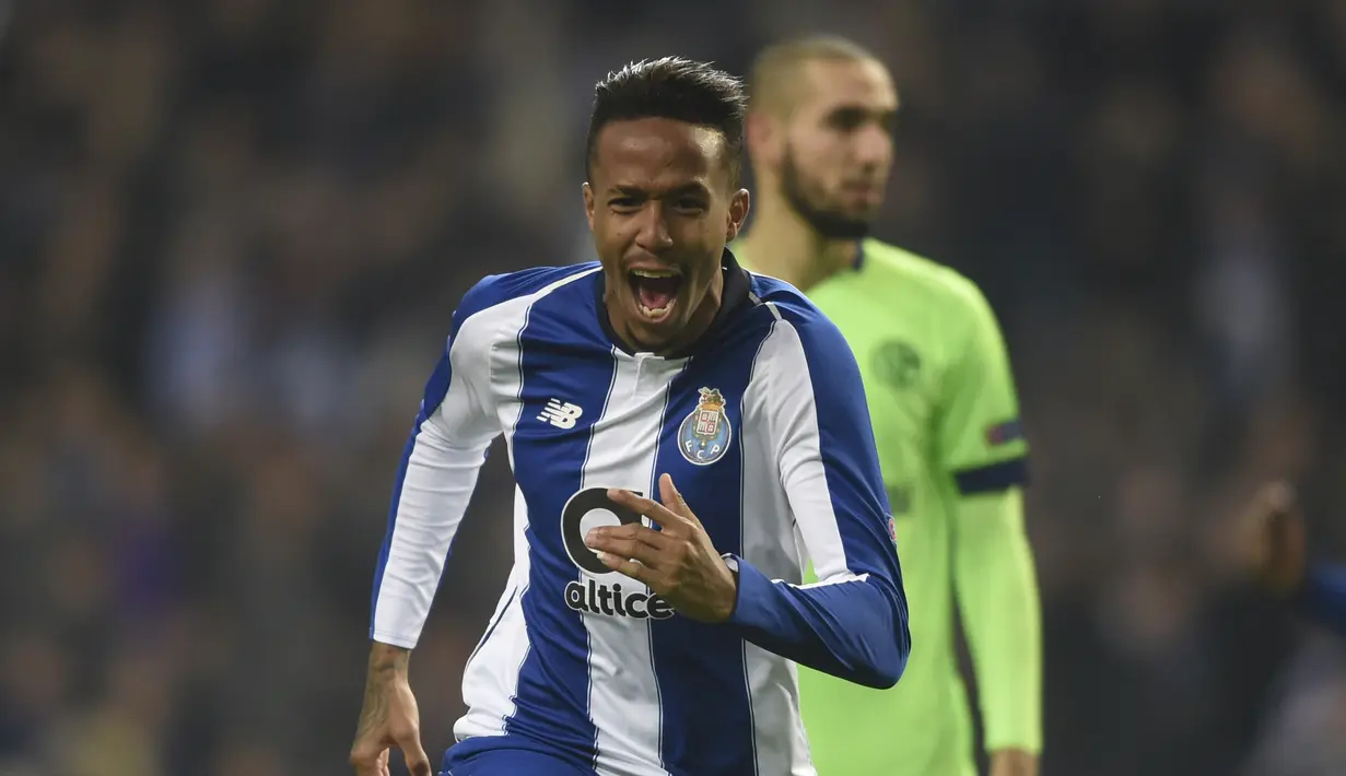 3. Eder Militao - Bek tengah dari FC Porto yang tampil brilian sepanjang musim. Masih berusia 20 tahun ia dipatok harga 45 juta euro. (AFP/Miguel Riopa)