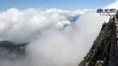 Turis mengunjungi puncak Pic du Midi Bigorre dan observatorium astronomi di La Mongie, Prancis pada 15 Juli 2019. Observatorium tertinggi se-Eropa di Pic du Midi de Bigorre terletak pada ketinggian 2877 mdpl. (Photo by PASCAL PAVANI / AFP)
