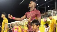 Victor Mansaray meninggalkan PSM Makassar. (Bola.com/Dok.Instagram Victor Mansaray).
