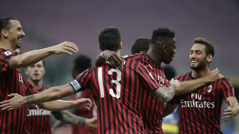 Selebrasi Pemain AC Milan saat Lumat Bologna