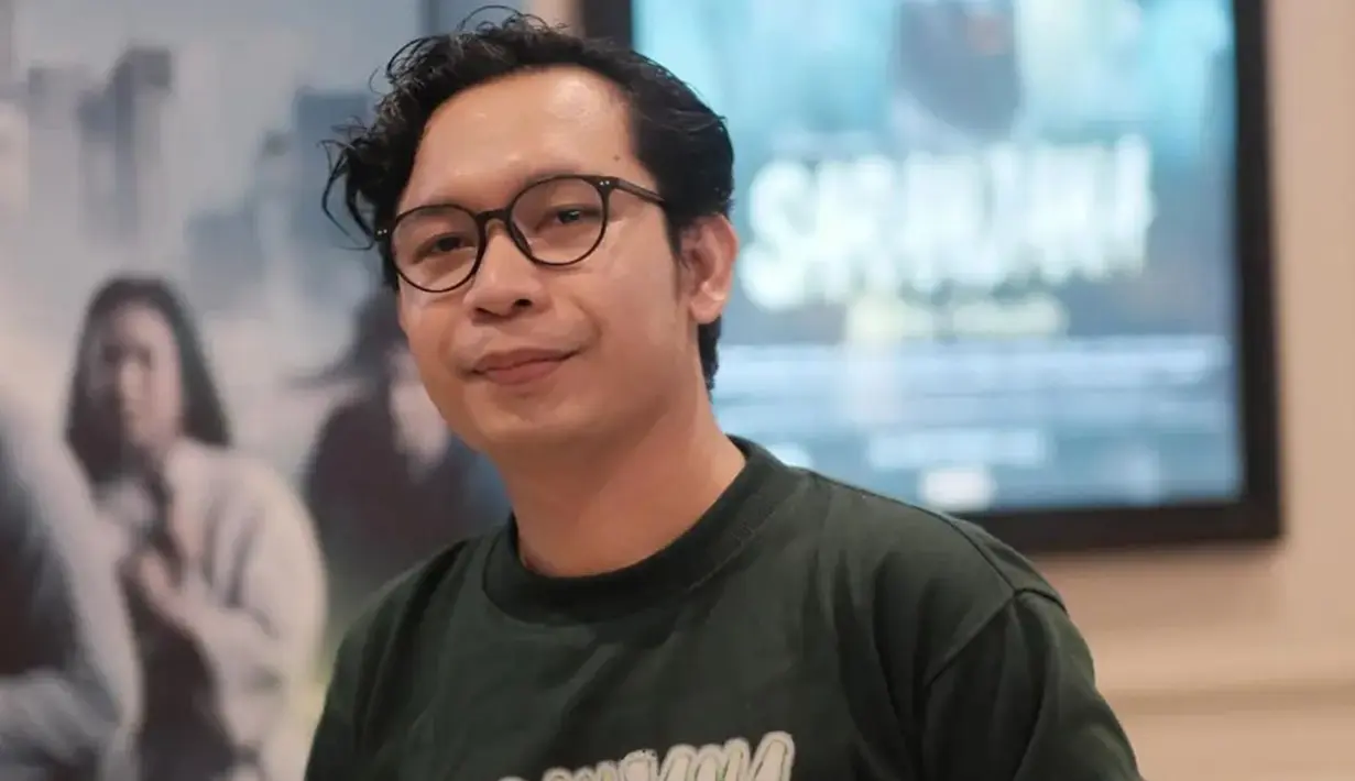 Mourys Sam yang merupakan seorang YouTube asal Kalimantan juga turut serta bintangi film Saranjana: Kota Ghaib. Berkarier sebagai YouTuber, film tersebut tentunya menjadi debut film Mourys Sam. Film Saranjana Kota Gaib, yang mengambil kisah dari Kalimantan Selatan yang menceritakan petualangan mistis sekelompok anak muda. Debut main film, Mourys berharap penonton suka dengan film Saranjana. (Liputan6.com/IG/@mourys_)
