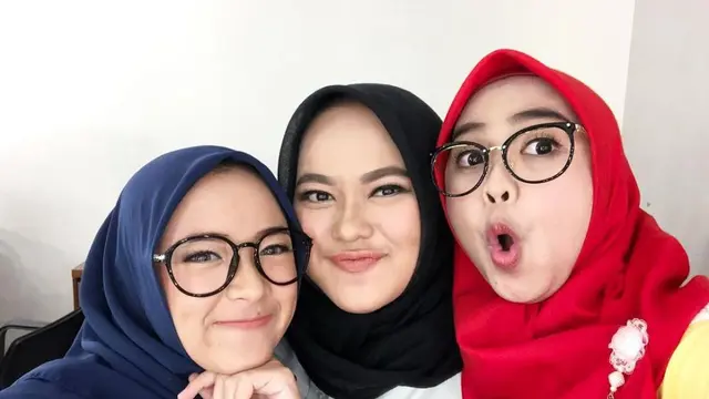 6 Momen Kedekatan Anisa Rahman dan Nissa Sabyan, Mantan Backing Vokal Sabyan Gambus
