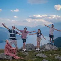 Darius Sinathrta berlibur di Italia bersama keluarga kecil