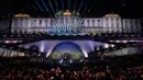 <p>Suasana saat Presiden Amerika Serikat Joe Biden menyampaikan pidato yang menandai peringatan satu tahun invasi Rusia ke Ukraina di Royal Castle Gardens, Warsawa, Polandia, 21 Februari 2023. Biden berulang kali mencela Presiden Rusia Vladimir Putin dan berjanji AS tidak akan goyah, bahkan ketika konflik memasuki fase baru yang lebih tidak pasti. (AP Photo/Alastair Grant)</p>