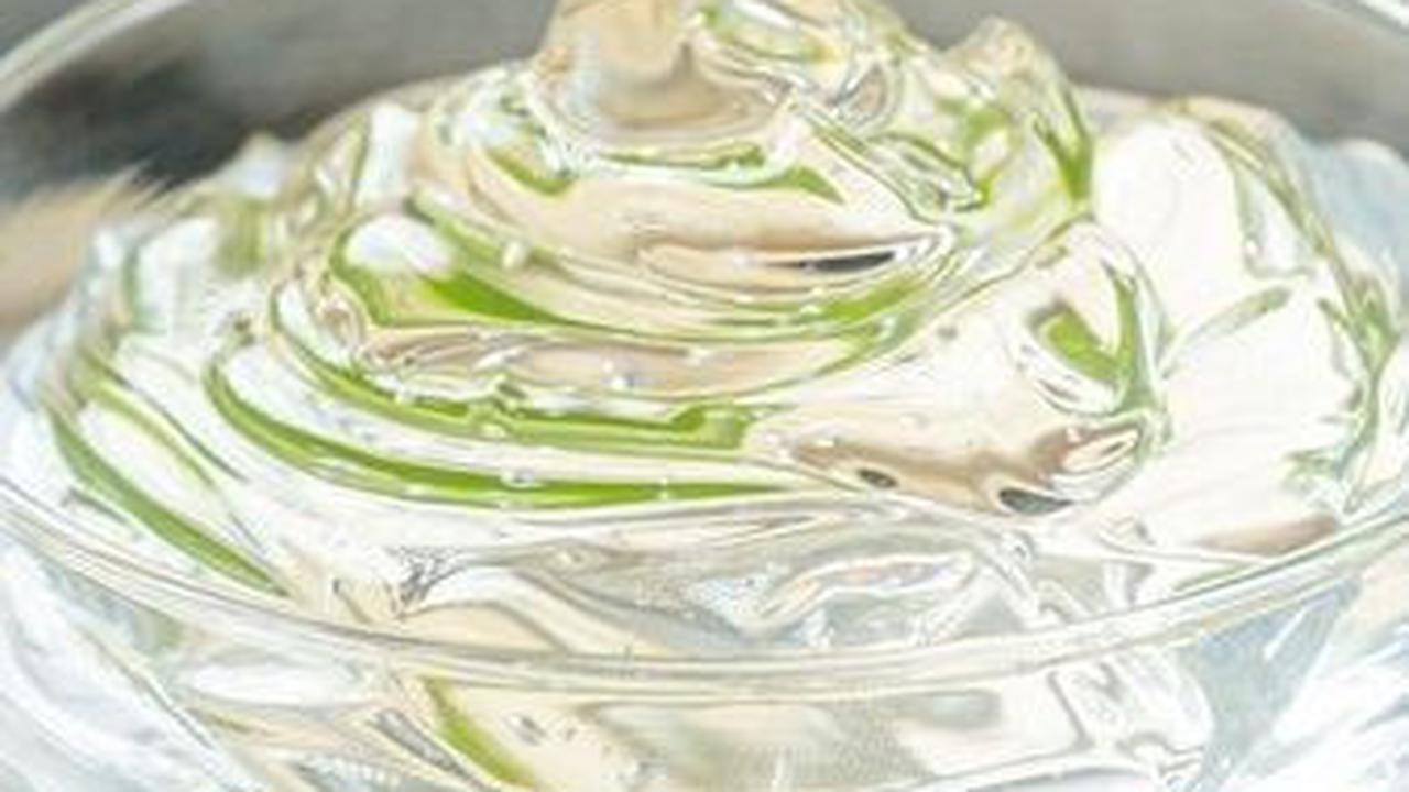 1. Manfaatkan Gel Lidah Buaya
