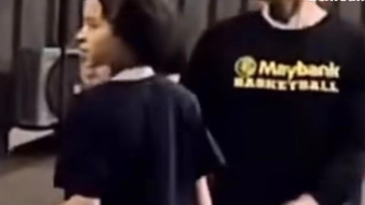 Selain menikmati pertandingan basket bersama, Tiko juga terlibat dalam aktivitas olahraga bersama anak BCL, Noah Sinclair.