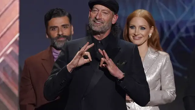 Troy Kotsur di SAG Awards 2022. (AP Photo/Chris Pizzello)