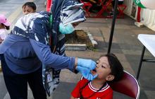 FOTO: Lindungi Anak dari Kelumpuhan Permanen, Program Imunisasi Polio Digelar Gratis Saat CFD Bundaran HI