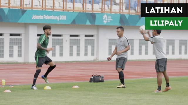 Berita video Stefano Lilipaly menjalani latihan terpisah dan berbeda saat Timnas Indonesia berlatih persiapan untuk Piala AFF 2018 di Stadion Wibawa Mukti, Cikarang, Jumat (2/11/2018).
