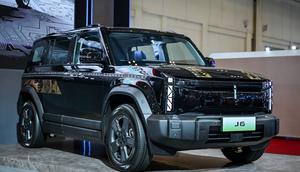 Chery Sales Indonesia menyuguhkan Chery J6 Batik di ajang GJAW 2024. (Liputan6.com/ Rendy Yansah)