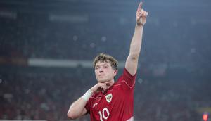 Ekspresi pemain Timnas Indonesia, Ole Lennard Romeny, setelah mencetak gol ke gawang China dalam laga Kualifikasi Piala Dunia 2026 zona Asia di Stadion Utama Gelora Bung Karno (SUGBK) Senayan, Jakarta, Kamis (5/6/2025). (Bola.com/Bagaskara Lazuardi)