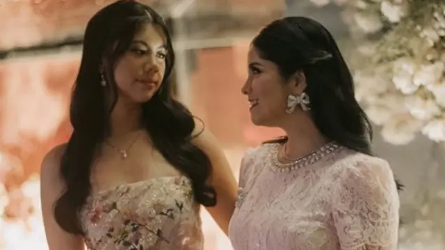 5 Gaya Memukau Almira Yudhoyono Pakai Dress Brokat Floral di Pesta Ultah ke-17
