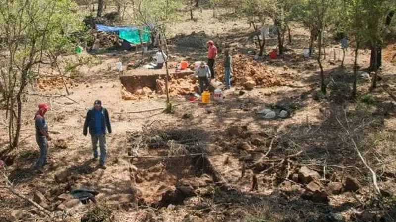 Tim ilmuwan dari Colorado State University yang dipimpin oleh arkeolog Chris Fisher melakukan penggalian di Angamuco (supplied, Colorado State University)