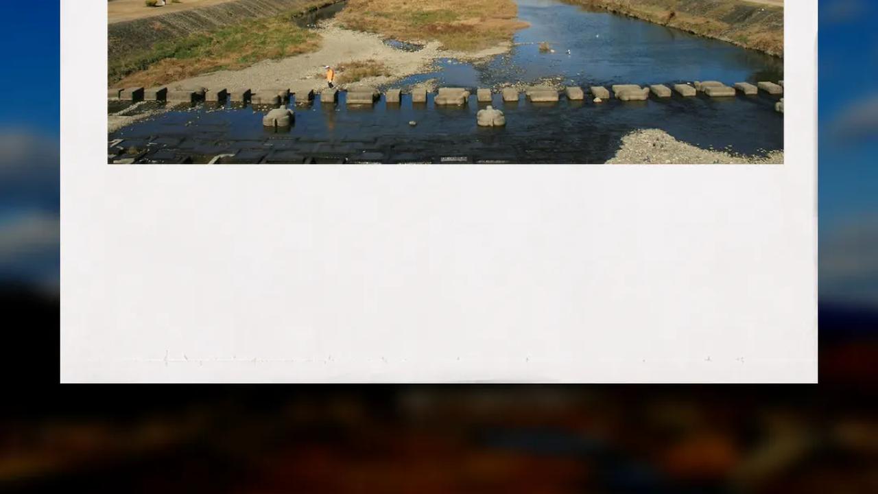 9. Sungai Kamo memiliki perairan yang dangkal, kurang dari satu meter.