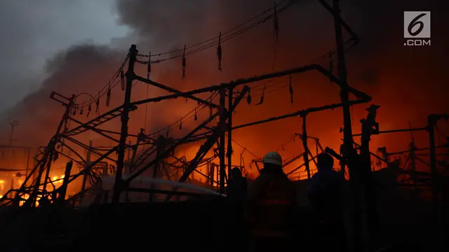 Belasan Kapal Nelayan Terbakar Dilahap Si Jago Merah