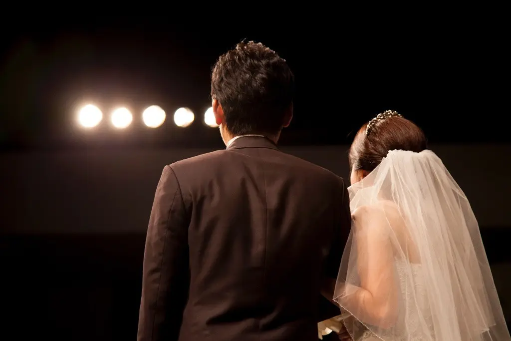 Dengan dana terbatas, kamu pilih alokasikan uangnya untuk yang mana, girls? (Foto: unsplash.com/Robert Oh)