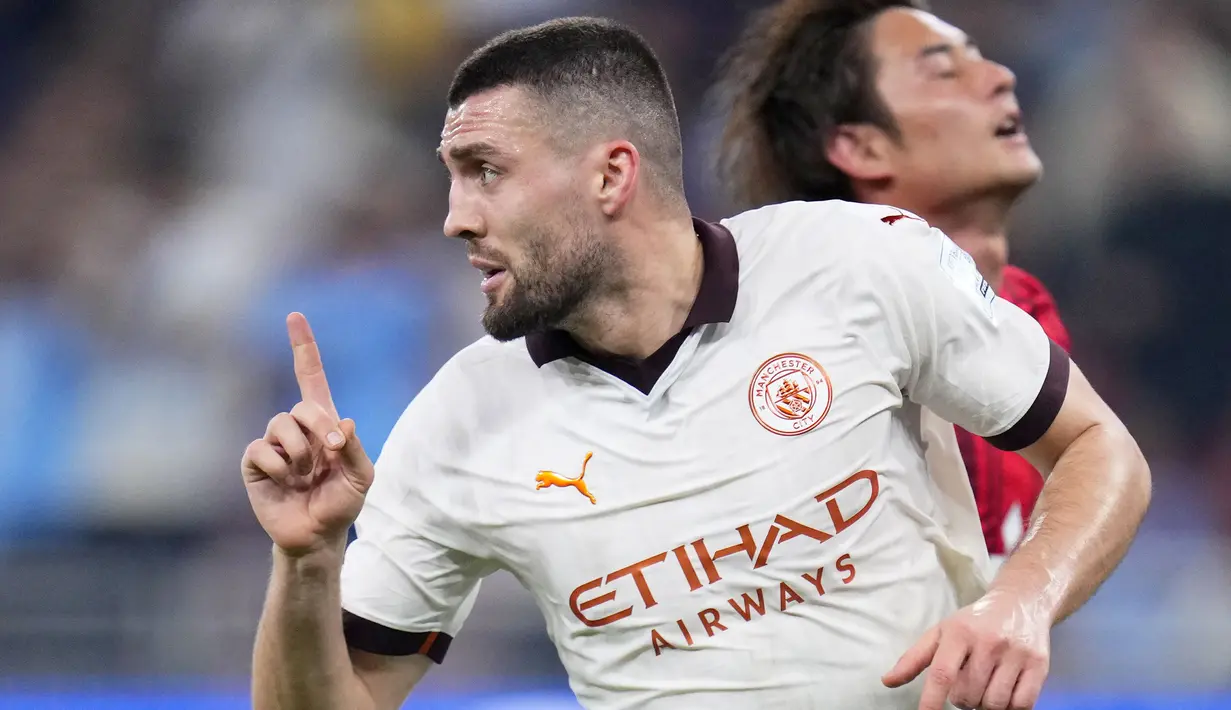 Selebrasi gelandang Manchester City, Mateo Kovacic setelah mencetak gol kedua timnya ke gawang Urawa Red Diamonds pada laga semifinal Piala Dunia Klub 2023 di King Abdullah Sports City Stadium, Jeddah, Arab Saudi, Rabu (20/12/2023) dini hari WIB. (AP Photo/Manu Fernandez)