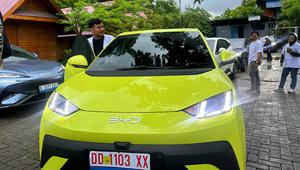 Liputan6.com mendapat kesempatan menjajal langsung BYD Atto 1 dalam rute sejauh 40,2 kilometer di Makassar. (Liputan6.com/Fauzan)