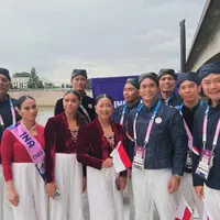 Melihat gaya busana kontingen Indonesia di pembukaan Olimpiade Paris 2024 (@anindyabakrie)
