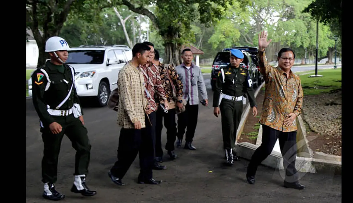 Ketum Partai Gerindra, Prabowo Subianto saat tiba di Kompleks Istana Kepresidenan Bogor untuk menemui Presiden Joko Widodo, Kamis (29/1/2015). (Liputan6.com/Faizal Fanani)