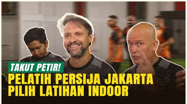 Ngeri banget! Latihan Persija Jakarta sempat terganggu akibat hujan deras disertai petir menggelegar. Demi keselamatan, skuad Macan Kemayoran terpaksa mengurungkan niat latihan outdoor dan memilih opsi aman.