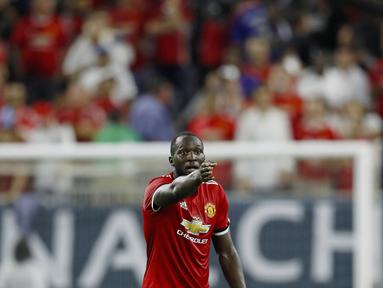 Penyerang andalan Manchester United, Romelu Lukaku tampil gemilang dengan mencetak tiga gol bagi Setan Merah selama pra musim bulan july 2017. Gol Lukaku tersebut ke gawang Real Salt Lake, Manchester City dan Velerenga. (AFP/Aaron M. Sprecher)