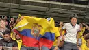 Suporter Ekuador mengibarkan bendera negaranya di tribune MetLife Stadium, New York New Jersey, AS, saat laga fase grup Piala Dunia 2026 melawan Jerman, Kamis (25/6/2026). Dukungan penuh dan nyanyian tanpa henti dari para pendukung menciptakan atmosfer meriah sepanjang pertandingan. (KLY Sports/Hery Kurniawan)
