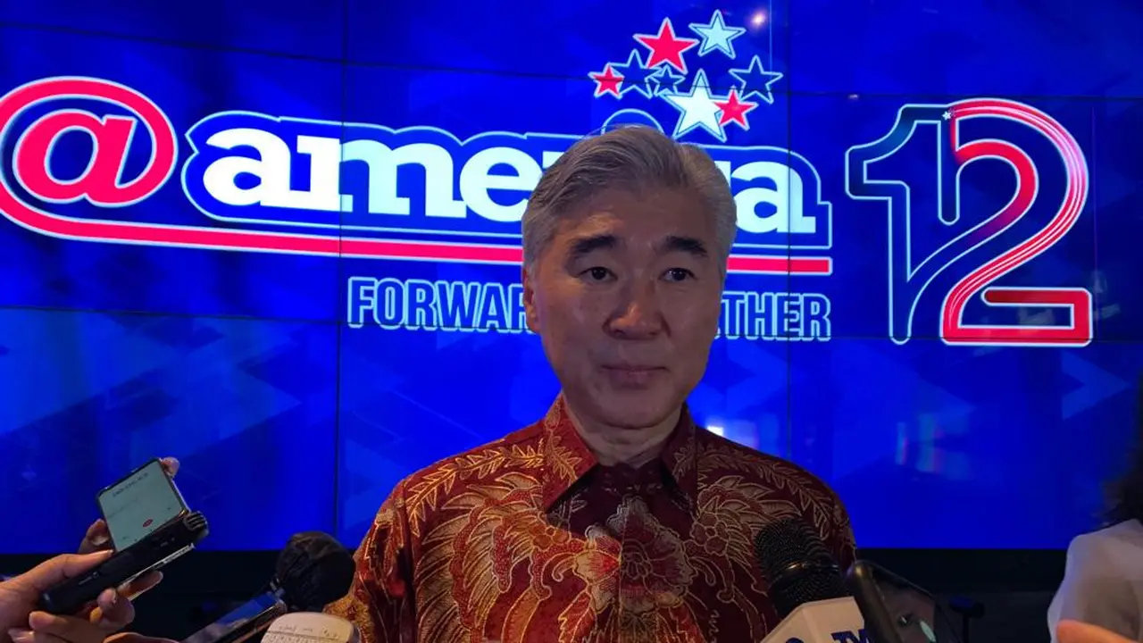 Duta Besar AS untuk Indonesia Sung Y. Kim dalam acara ulang tahun ke-12 @america di Pacific Place, Kamis (15/12/2022). (Liputan6.com/Benedikta Miranti)
