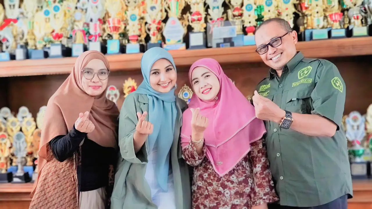 SMK Model Patriot IV Ciawigebang, Kampus Bisnis Umar Usman, bersama dengan Kremov Pictures dan SMK Model Patriot, menggelar acara sharing bisnis dan pemutaran film Saidjah & Adinda.