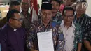 Perwakilan Ormas Keagamaan se-Indonesia menunjukkan surat pernyataan sikap terkait insiden terhadap umat islam di Selandia Baru, Jakarta, Sabtu (16/3). Mereka mengecam keras tindakan terorisme di Selandia Baru. (Liputan6.com/Helmi Fithriansyah)