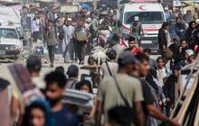 FOTO: Kembali Dipaksa Mengungsi Oleh Israel, Warga Palestina di Gaza Bondong-Bondong Jalan Kaki Tinggalkan Timur Khan Younis Menuju Barat