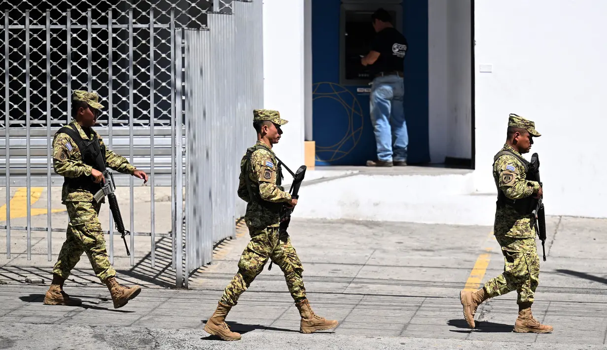 Rakyat El Salvador akan memberikan suaranya untuk memilih presiden, wakil presiden, serta 60 anggota Dewan Legislatif. (Marvin RECINOS/AFP)
