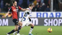 Inter Milan yang bertindak sebagai tamu lebih menguasai jalannnya pertandingan. Nicolo Barella dan kawan-kawan mencatat penguasaan bola mencapai 72 persen dan terus mengurung pertahanan Genoa. (LaPresse via AP/Tano Pecoraro)