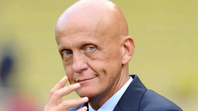 Wasit senior Collina (c) AFP