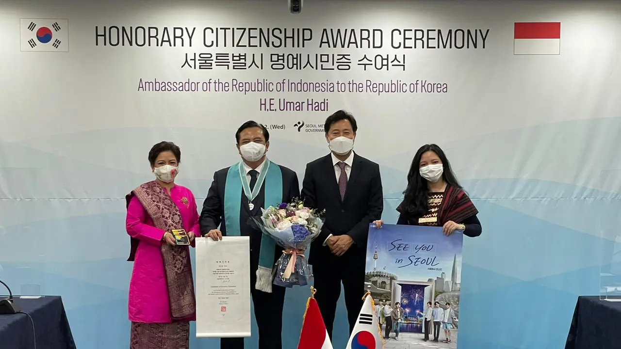 Dubes Umar Hadi dianugerahi Warga Kehormatan Kota Seoul. (Dokumentasi KBRI Seoul)