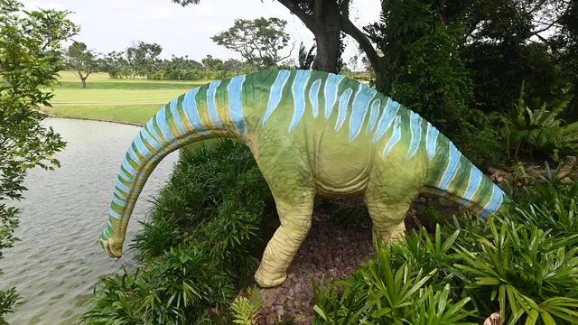 Singapura Bangun Replika-Replika Dinosaurus di Jalur Menunju Bandara Changi