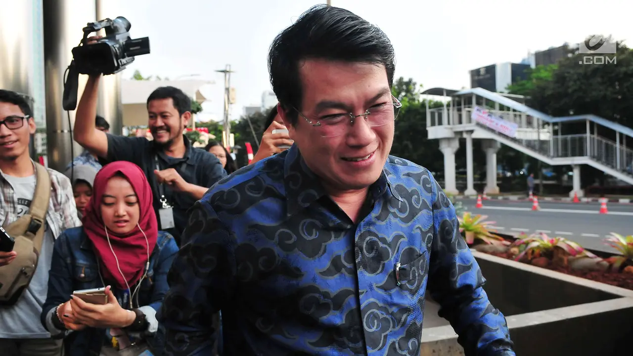Diperiksa KPK, Kakak Andi Narogong Pilih Bungkam
