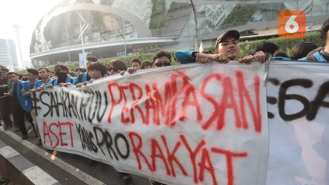 Aksi Mahasiswa Menuju DPR Diwarnai Saling Dorong dengan Polisi