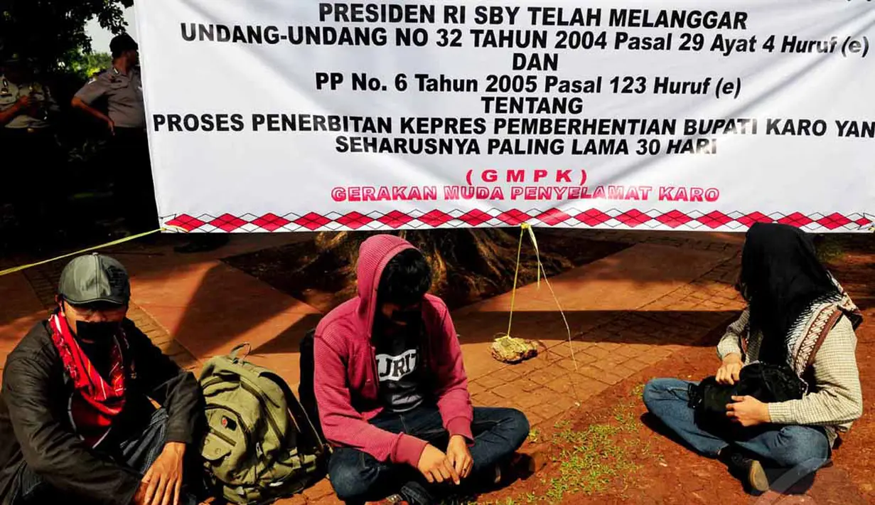 Dalam aksinya mereka melakukan mogok makan dan menuntut janji pemerintah pusat khusunya menagih janji presiden SBY  menyangkut PP No, 6 Tahun 2000 pasal 123 huruf (e) (Liputan6.com/Johan Tallo)