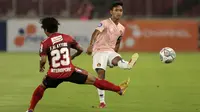 Pemain Persik Kediri, Dany Saputra dalam laga pembukaan BRI Liga 1 2021/2022 melawan Bali United di Stadion Utama Gelora Bung Karno, Jumat (27/8/2021). Persik kalah 0-1. (Foto: Bola.com/Ikhwan Yanuar)