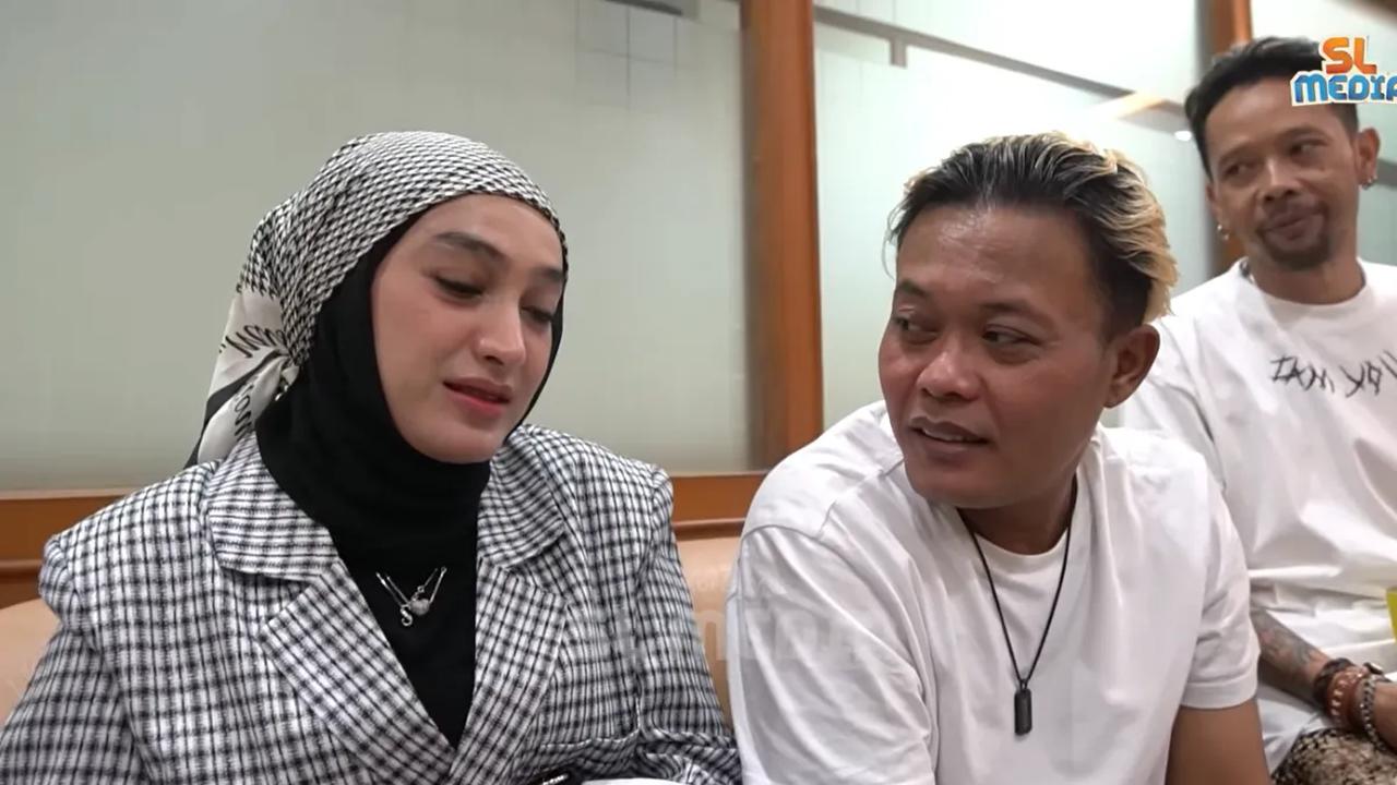 Terbaru, Sule sedang menjalani syuting&nbsp; di Bandung. Saat menjalani syuting di Bandung, Santyka Fauziah datang untuk menemani Sule.&nbsp;<br>