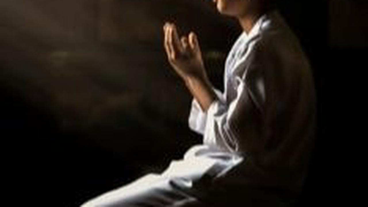 Hukum Melaksanakan Qunut Sholat Subuh<br>