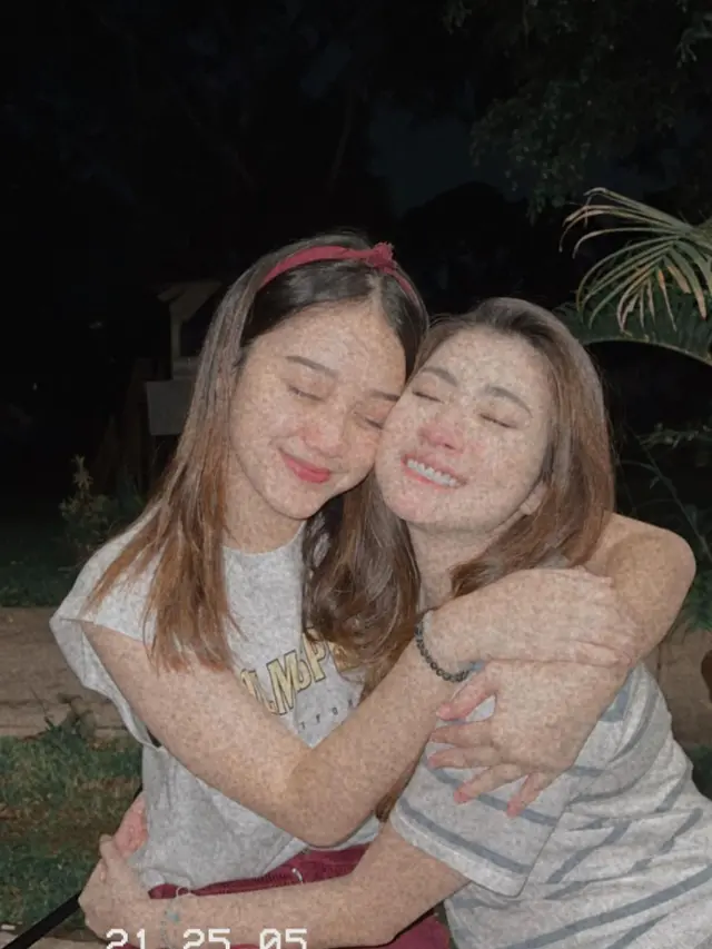 Momen perpisahan Esta Pramanita dengan pemain Love Story The Series (Foto: Instagram @estapramanita)