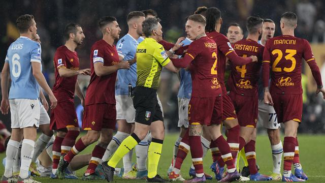 Foto: Melihat Ricuhnya Laga Pekan Ini di Liga Italia dan Spanyol akibat Rivalitas hingga Perlakuan Rasisme