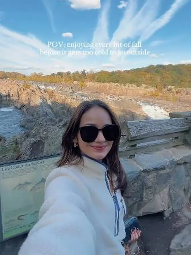 Tampil Stylish, Ini 7 Momen Seru Enzy Storia Main ke Great Falls National Park