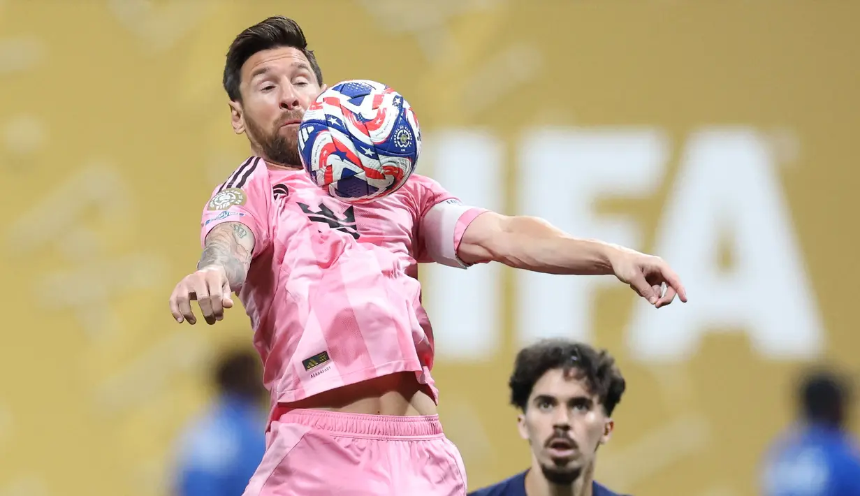 Inter Miami takluk dari PSG dengan skor telak 0-4 di laga babak 16 besar Piala Dunia Antarklub 2025 di Mercedez-Benz Stadium, Atlanta, Minggu (29/06/2025) malam WIB. (AFP/Charyl Triballeau)