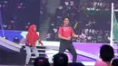 Artis Ricky Harun-Ria Ricis melawan Susi Susanti-Alan Budikusuma pada Konser Energi Asian Games 2018 di Studio Indosiar, Jakarta (8/3/2018). Konser Energi adalah bentuk dukungan dan kampanye bagi event terbesar di Asia tersebut. (Bola.com/Nick Hanoatubun)