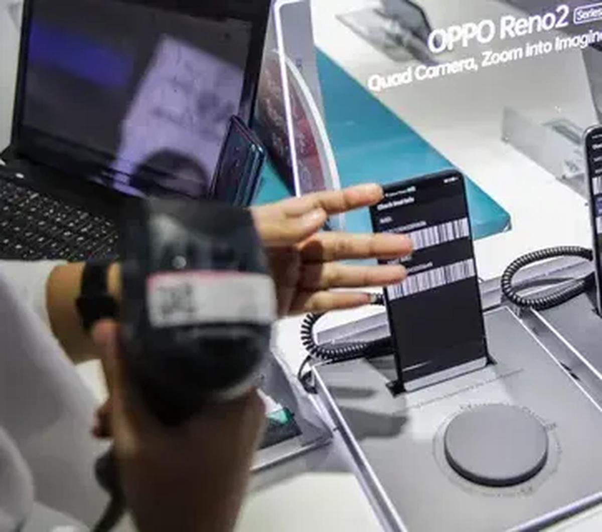 Berikut hal-hal yang harus diperhatikan ketika ingin membeli barang seperti HP, Komputer Genggam dan Tablet di dalam negeri: