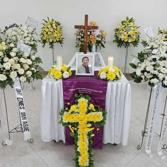 [Fimela] Ayah Leony Trio Kwek Kwek Meninggal Dunia